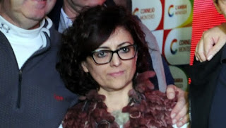 LA ESPOSA DEL GOBERNADOR DE MENDOZA DESPLEGÓ REMERA ANTI MINERA 'Me sorprendió un poco'. De esta manera, el subsecretario de Energía, Emilio Guiñazú, se refirió a la actitud de Lucía Panocchia, la esposa del gobernador, quien mostró una remera contra la minería durante el Carrusel vendimial mientras que el funcionario estaba en una feria de la actividad en Canadá.