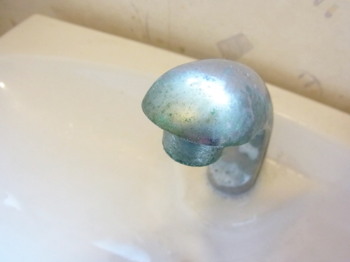 トイレの蛇口の青錆落とし。｜汚部屋だらけの家を綺麗に片づけ・掃除するブログ