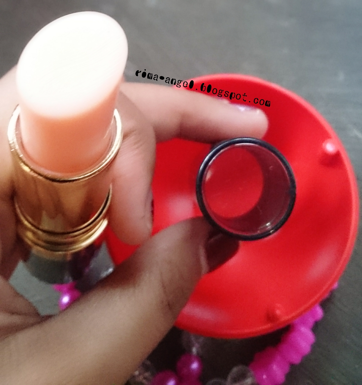 Review Revlon Moisturizing Lip Conditioner