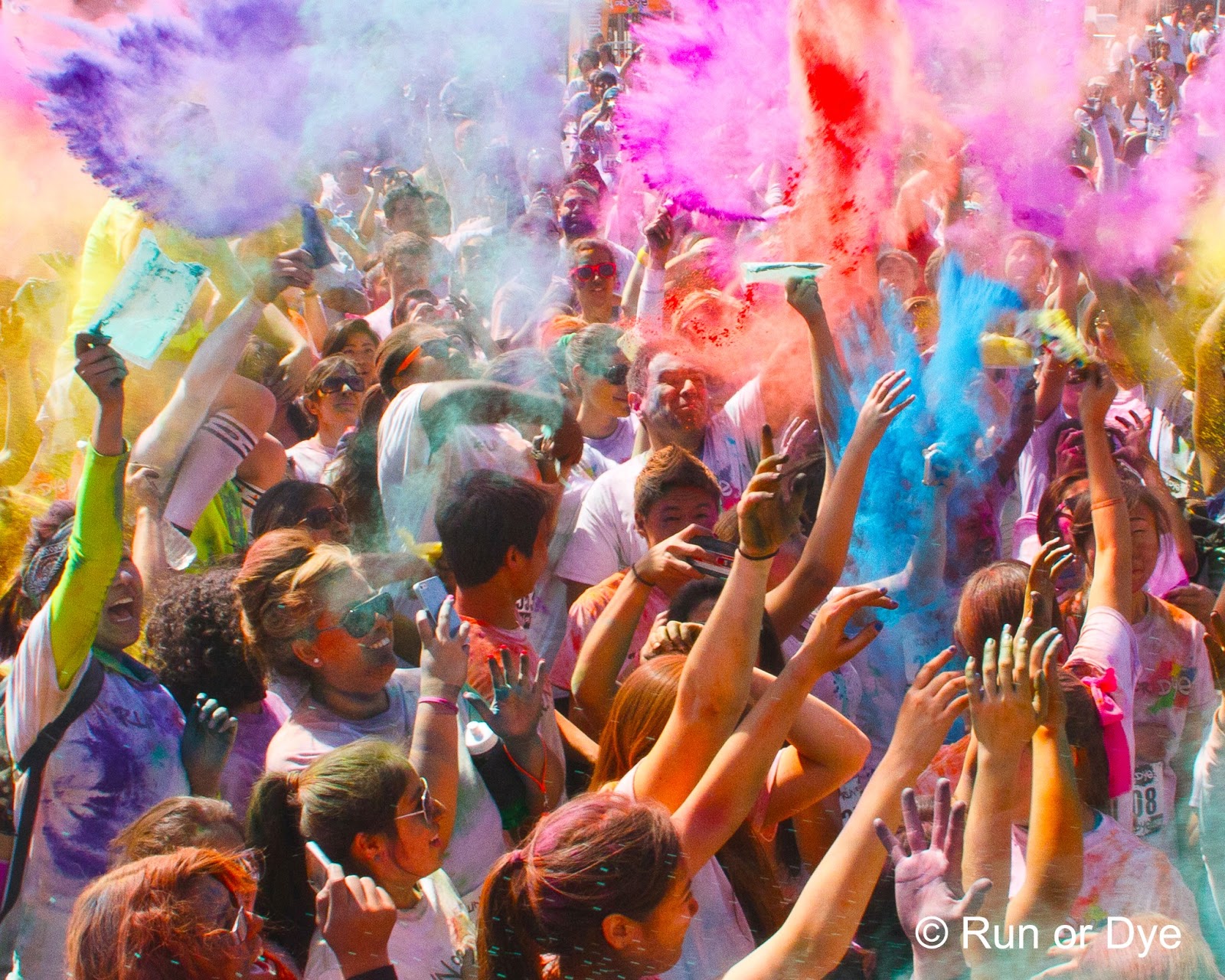 Chicago Running Bloggers: Run or Dye Chicago [Coupon Code]