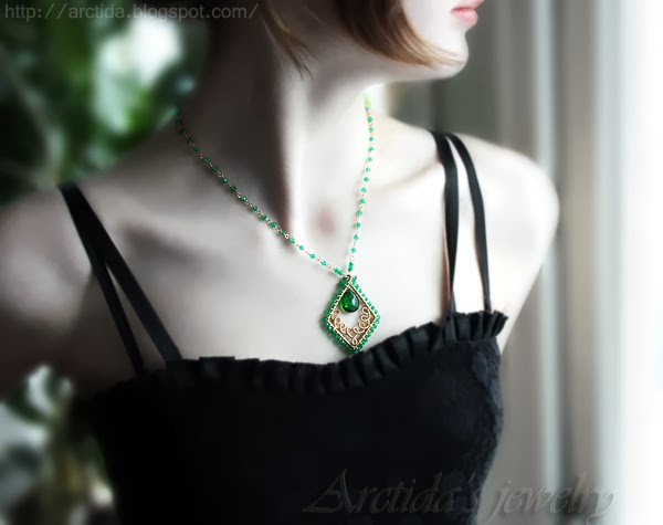 http://www.arctida.com/en/gallery-sold/86-green-agate-and-green-quartz-necklace-14k-gold-filled-adeola.html