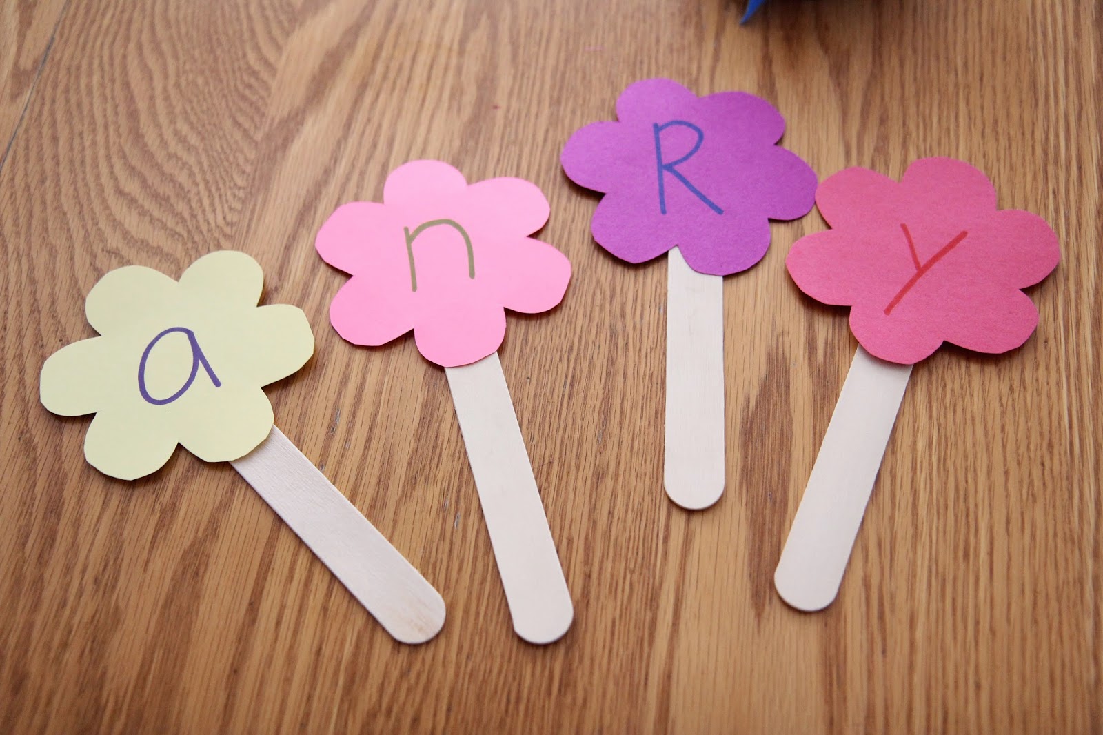 toddler-approved-2-spring-themed-name-recognition-activities-for-kids