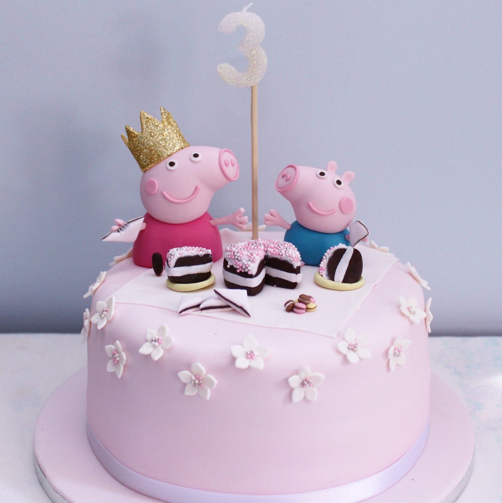 Contiene Volcánico cada Atelier Sucrème: Pastel cumpleaños de Peppa Pig para Rebeca