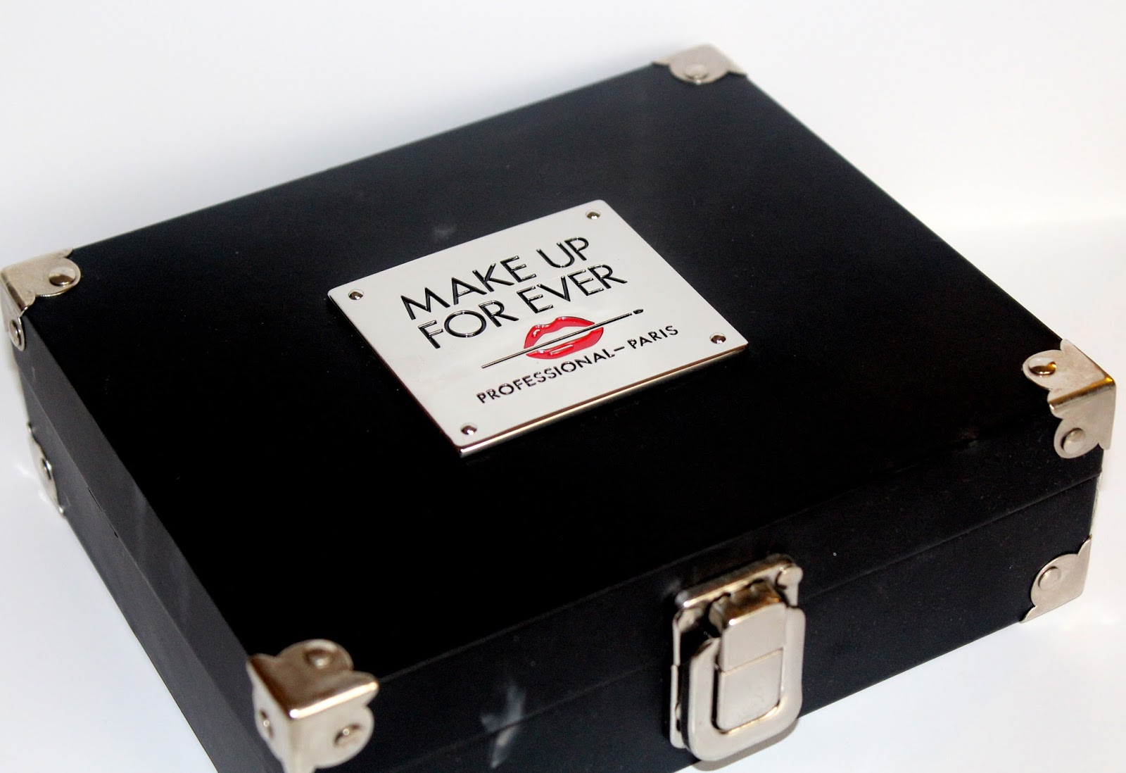 Ana Loves Makeup forever Studio Case