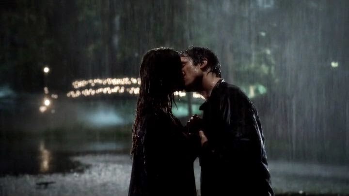 Damon E Elena Bacio Sotto La Pioggia