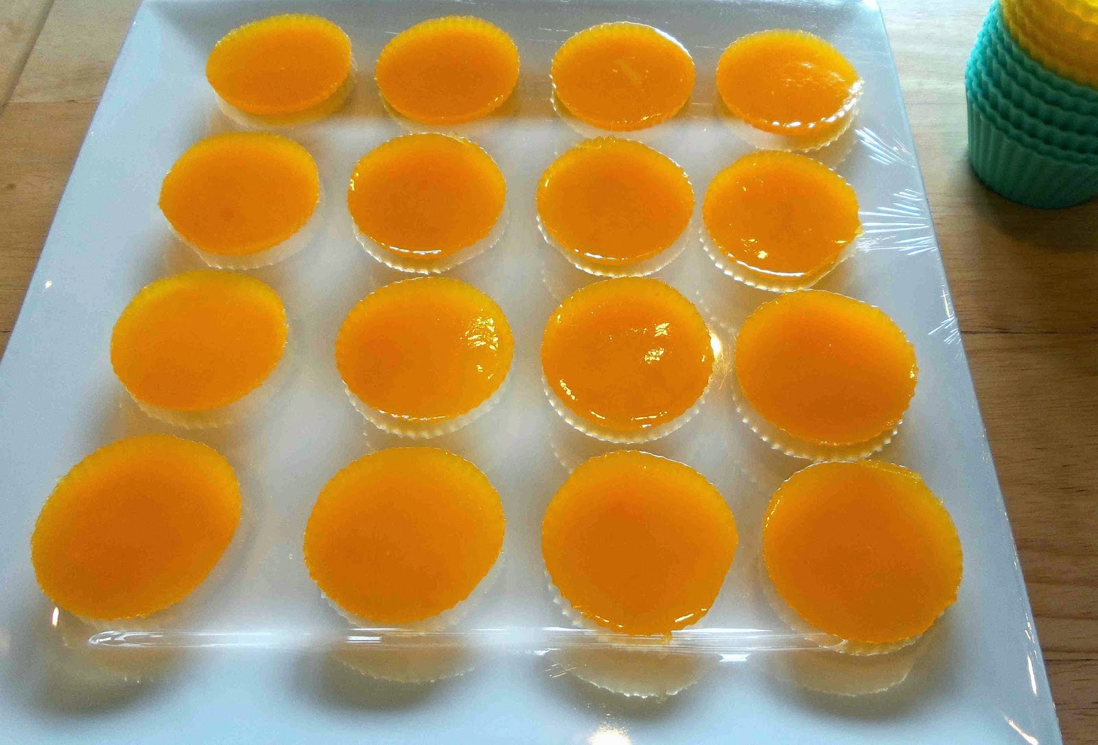 Желе из сока с желатином в домашних. Мармелад апельсин агар. Мармелад апельсин и агар агар. Апельсиновое желе. Желе в апельсине.