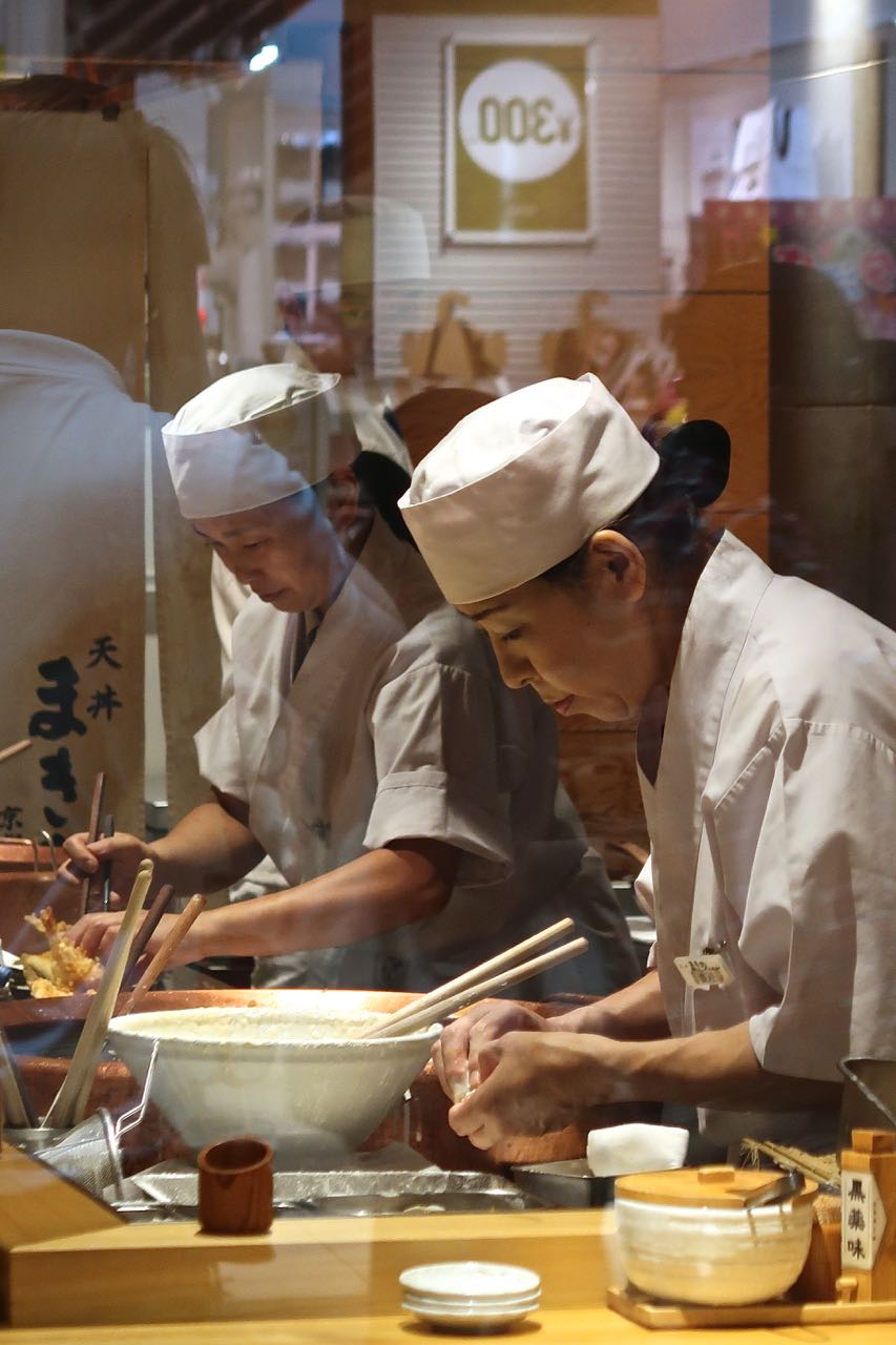 Scrumpdillyicious Nishiki Market & Tendon Makino Kyoto Teramachi