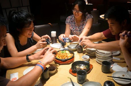 Buat yang Hobi Motret Makanan di Restoran, Wajib Baca! Buat yang Hobi Motret Makanan di Restoran, Wajib Baca!