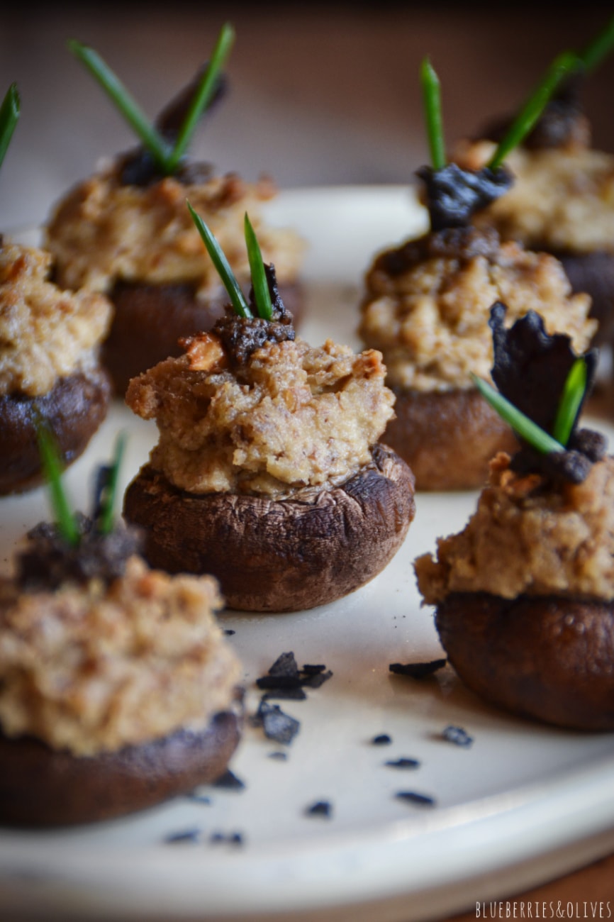 BLUEBERRIES AND OLIVES STUFFED MUSHROOMS WITH WALNUT TRUFFLE PÂTÉ (GF
