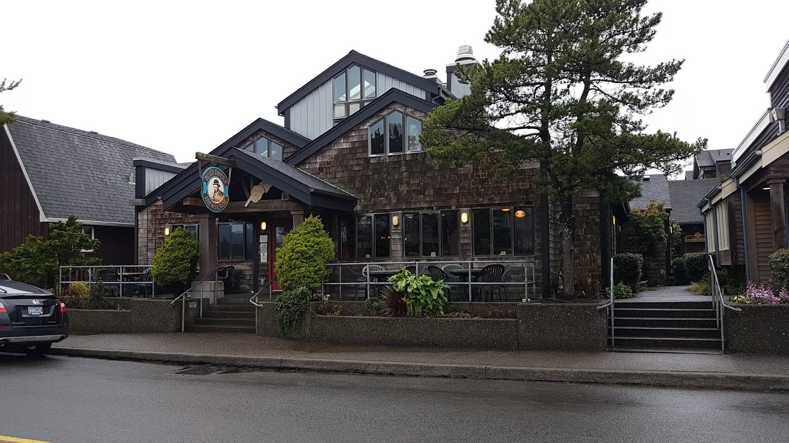 Jeeps Pubs Taverns and Bars Bill's Tavern Brewhouse (Cannon Beach