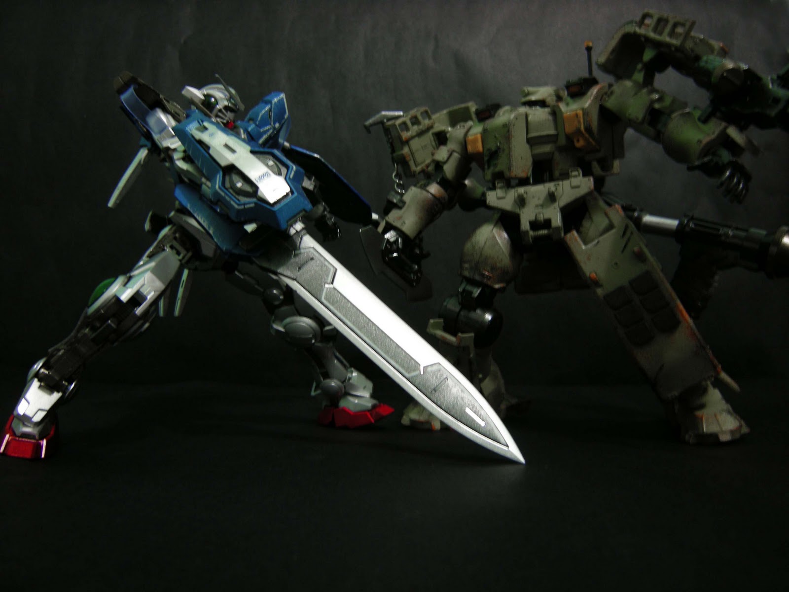 00Gundam Customs ガンダム00の習慣: MG Gundam Exia Carbon Graphite Gold Frame