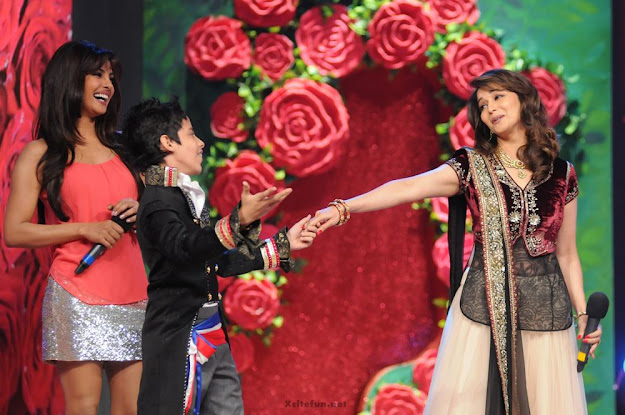 Priyanka Chopra, Madhuri Dixit & Darsheel Safary on Jhalak dikhlaja !!!!