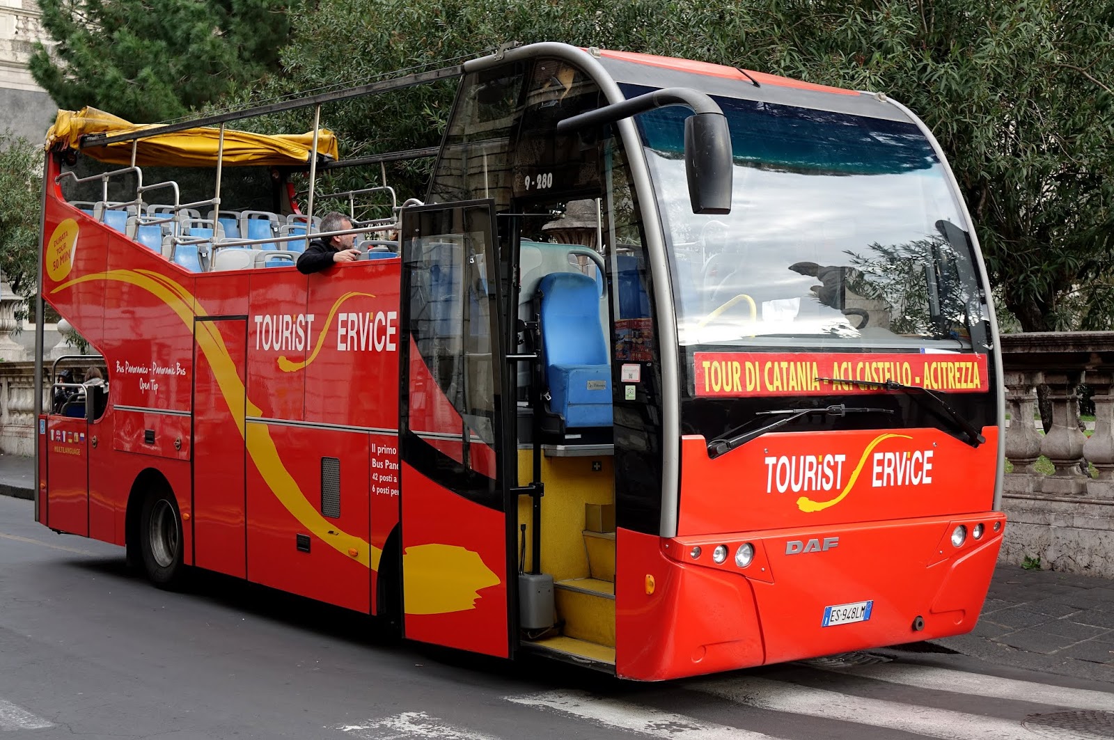 The traveler's drawer TOURIST SERVICE, Catania, Italia. Bus turistico (2018)
