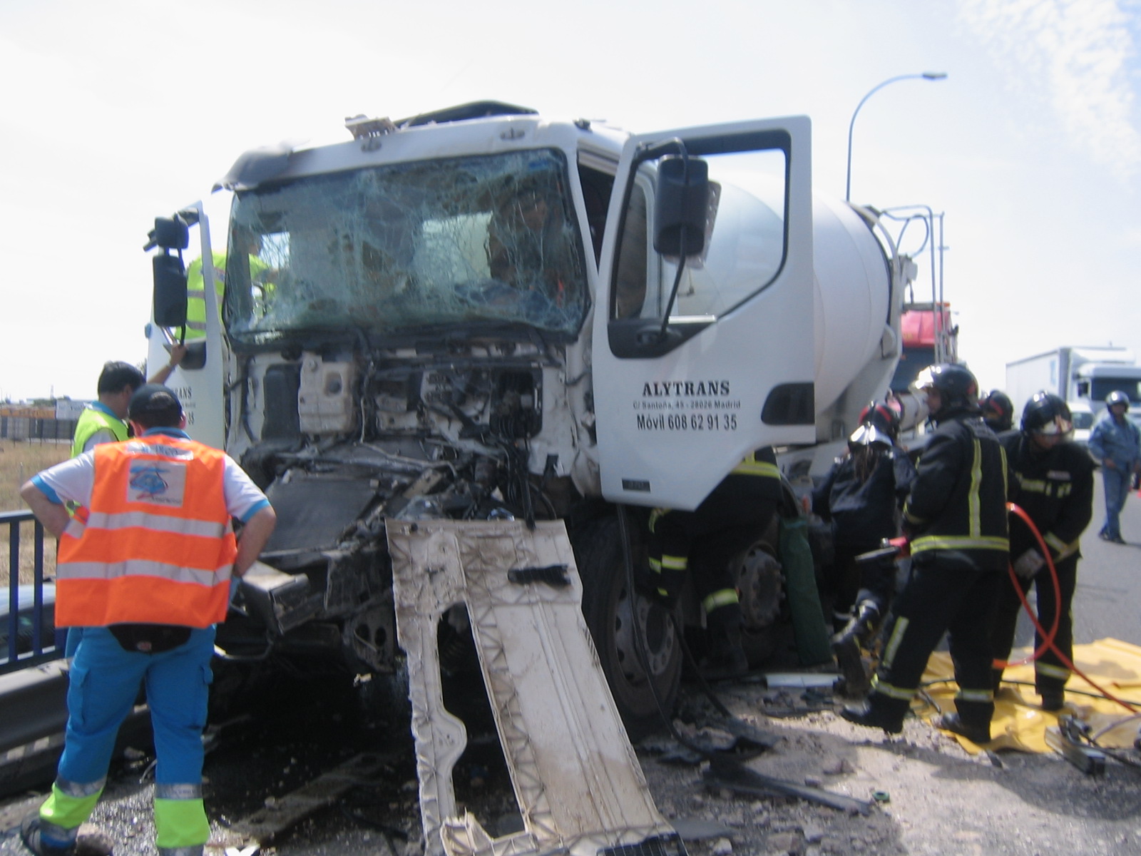 Bomberos de Fuenlabrada Accidente de camión hormigonera en la A42 Bomberos de Fuenlabrada Accidente de camión hormigonera en la A42