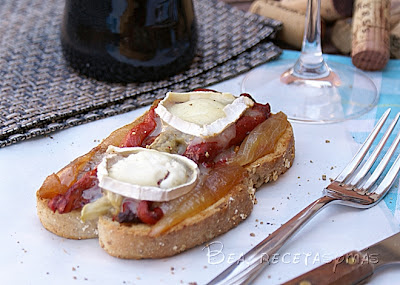 Tosta de escalivada,miel y queso de cabra