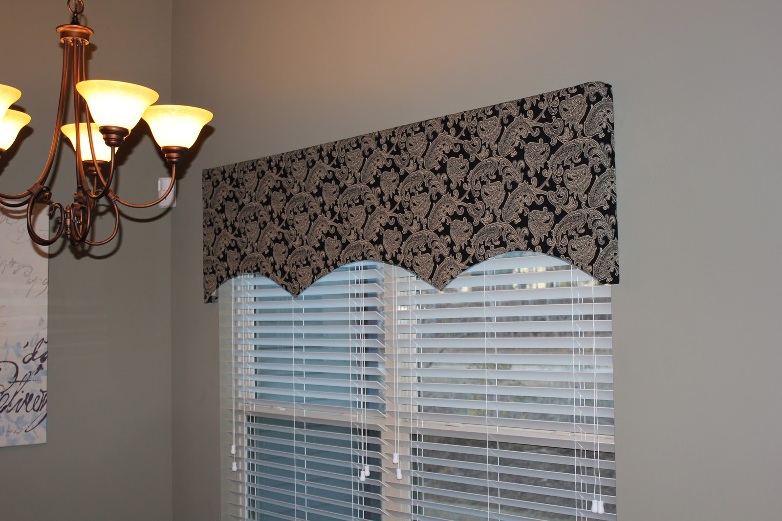 The Modern Day Momma Simple DIY Window Valance