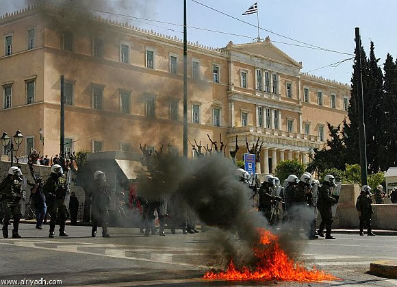 Economist: Κόκκινος συναγερμός για ταραχές στην Ελλάδα