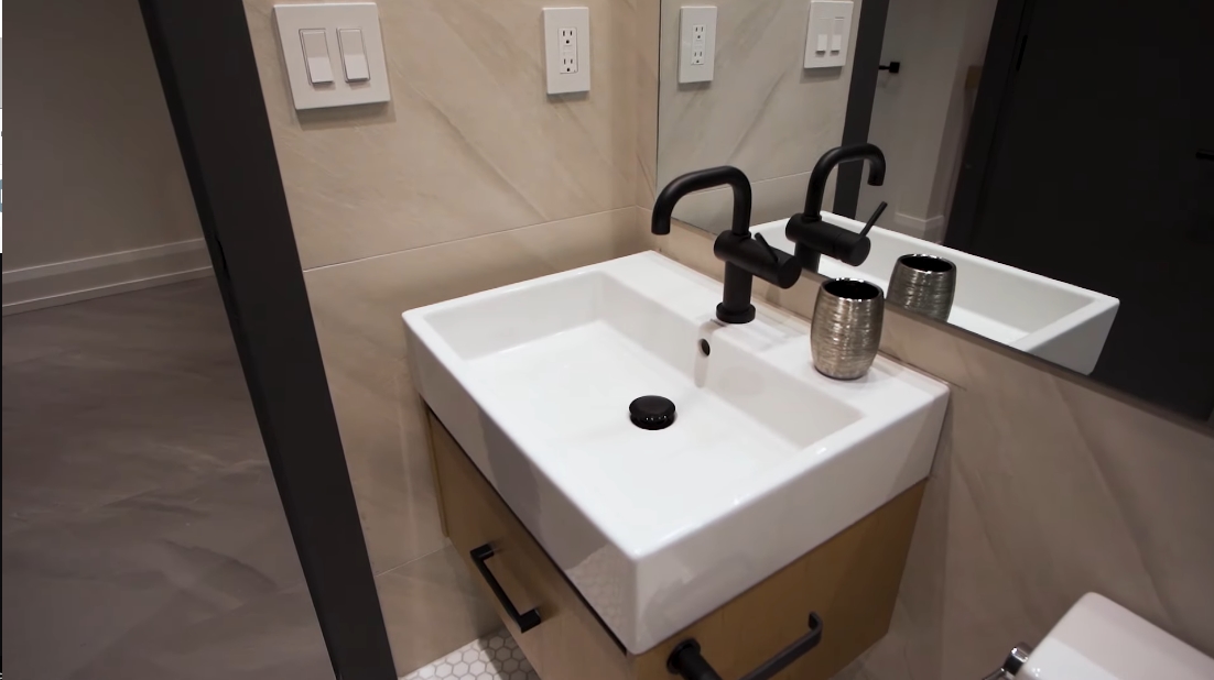 40 Interior Design Photos vs. 10 Second St, Toronto Luxury Home Tour