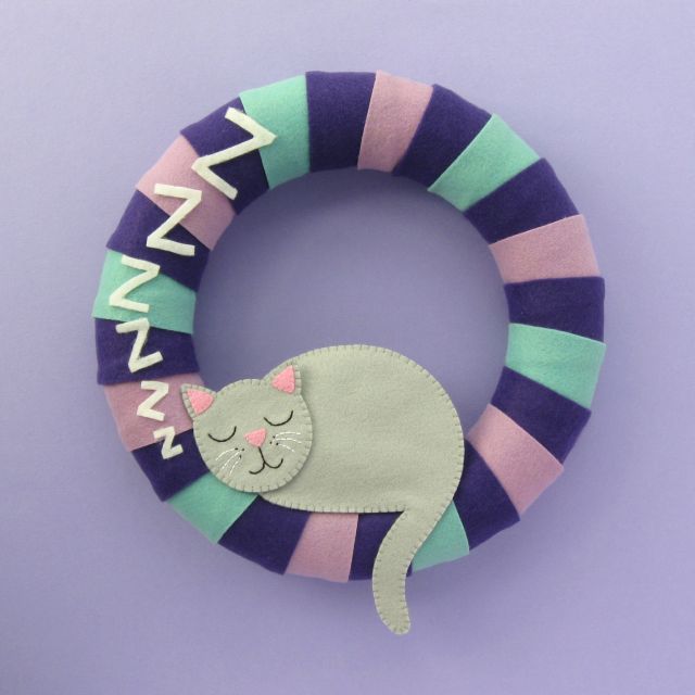 Cosy Cat Felt Wreath