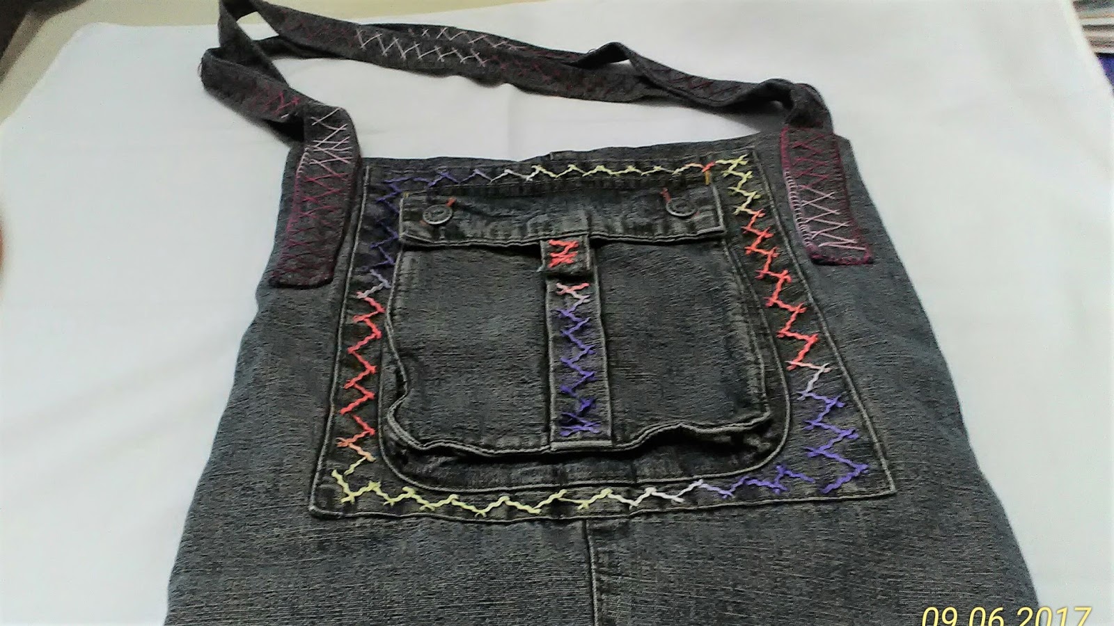 bolsa de calça jeans bordada