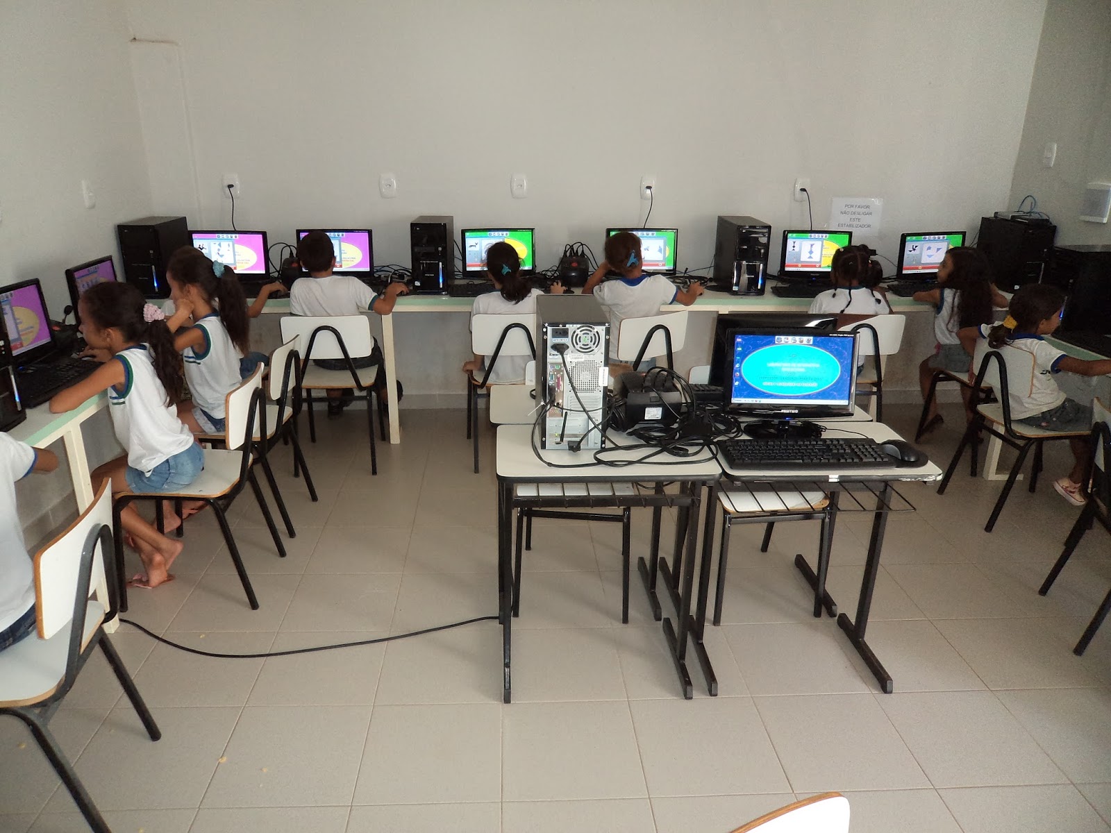 EMPAD: Informática: uma ponte com a tecnologia avançada e uma ...