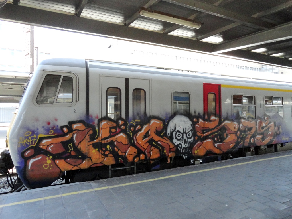 KAOS 75 - AK47 Graffiti
