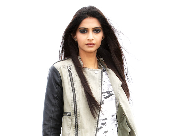  sonam kapoor hot still1 -  sonam kapoor hot players Movie Stills