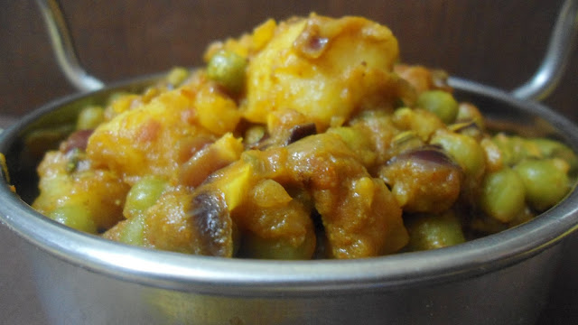 potato green peas curry