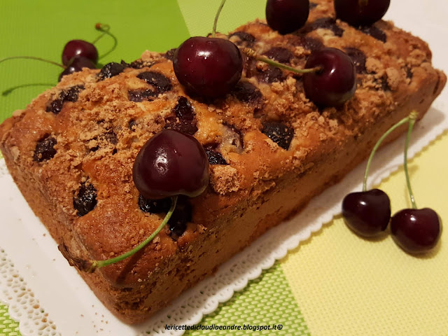 Plumcake alle ciliegie e amaretti, all'olio