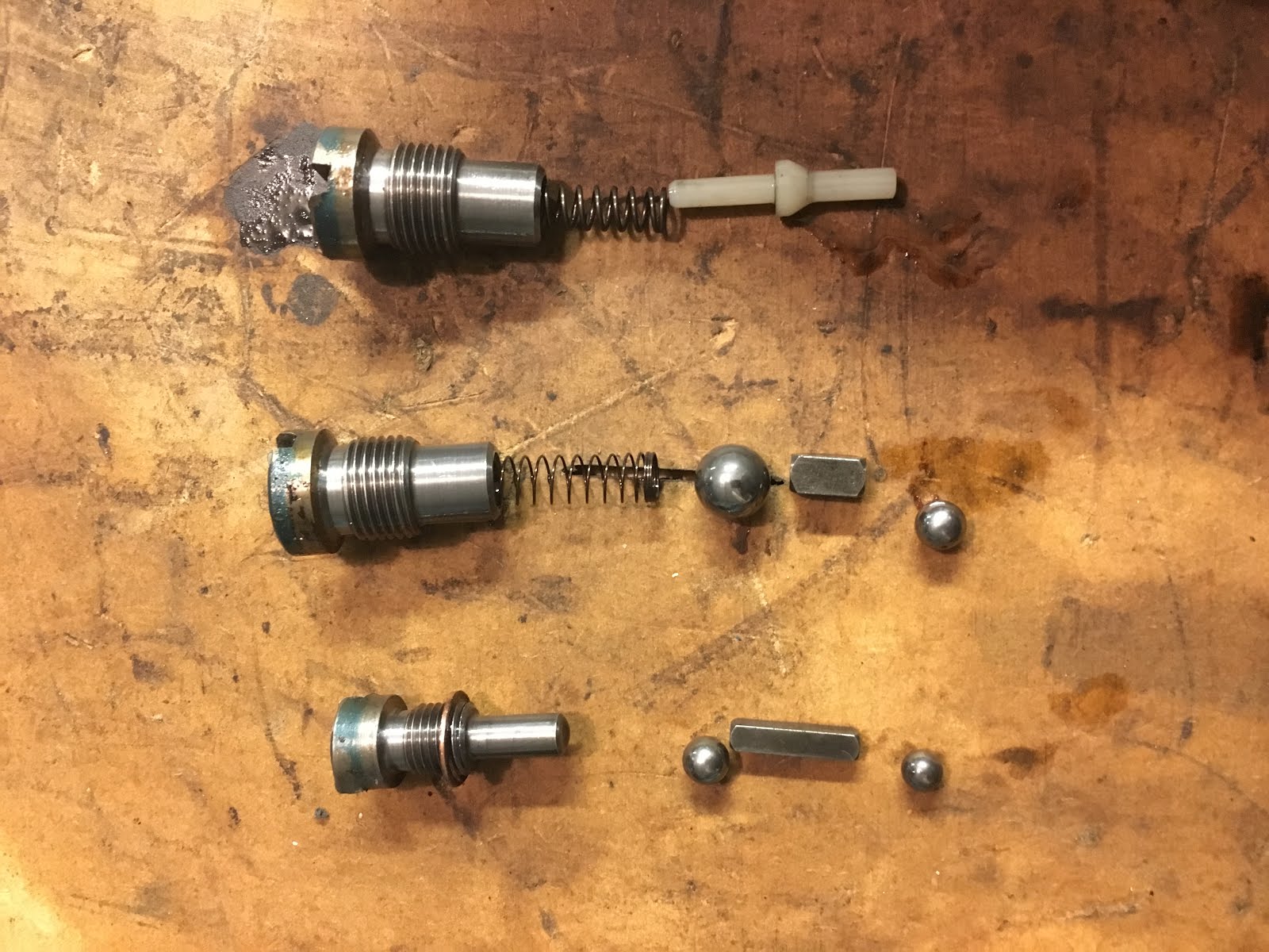 Jared's Garage Rebuilding a Walker 2 ton floor jack J132 93655