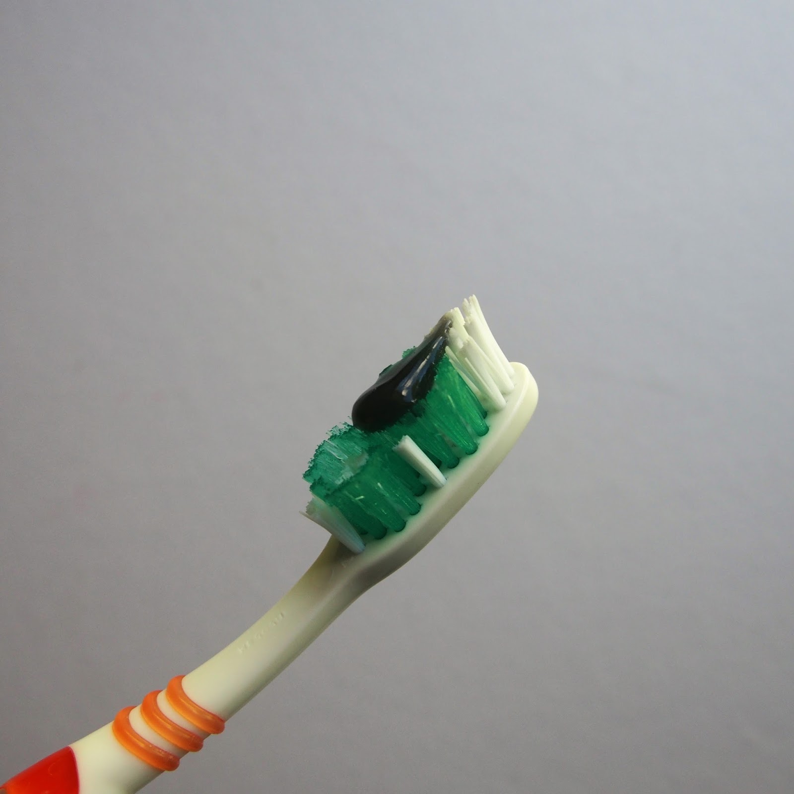 Thingstodoinsingapore White Glo Deep Stain Remover Activated Charcoal Whitening Toothpaste Review About Singapore City Mrt Tourism Map And Holidays