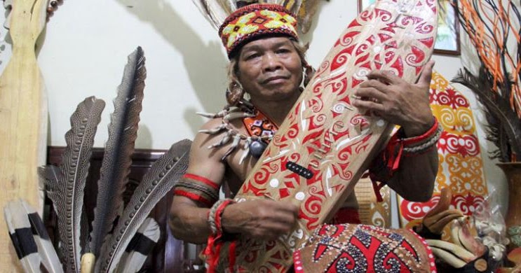 Sape alat musik tradisional Dayak BORNEO KAPUAS