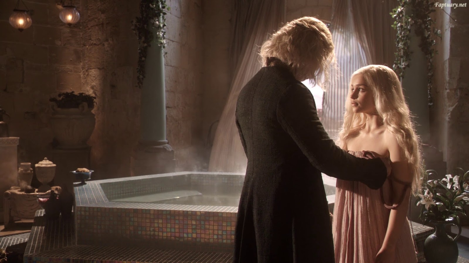 Emilia Clarke Nude Game of Thrones