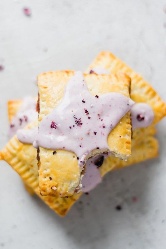 Homemade Blueberry Pop Tarts - Homemade blueberry pop tarts filled with blueberry jam, wrapped in flaky pie crust, and topped with a drizzle of blueberry icing. Better than store-bought! #blueberry #poptarts #pie #dessert #summerrecipe #backtoschool #kidrecipe #snack