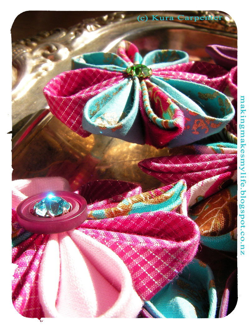 Making Makes My Life Kanzashi Inspired Fabric Flower Brooches
