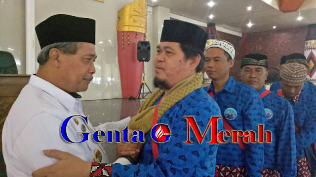 Berangkatkan  174 Jamaah Umroh,  Loekman Meminta Doa Untuk Mustafa
