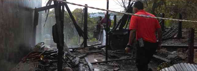 Arden en llamas tres humildes viviendas en Veracruz puerto. Noticias en tiempo real