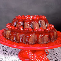  Bolo de romã, chocolate e avelãs