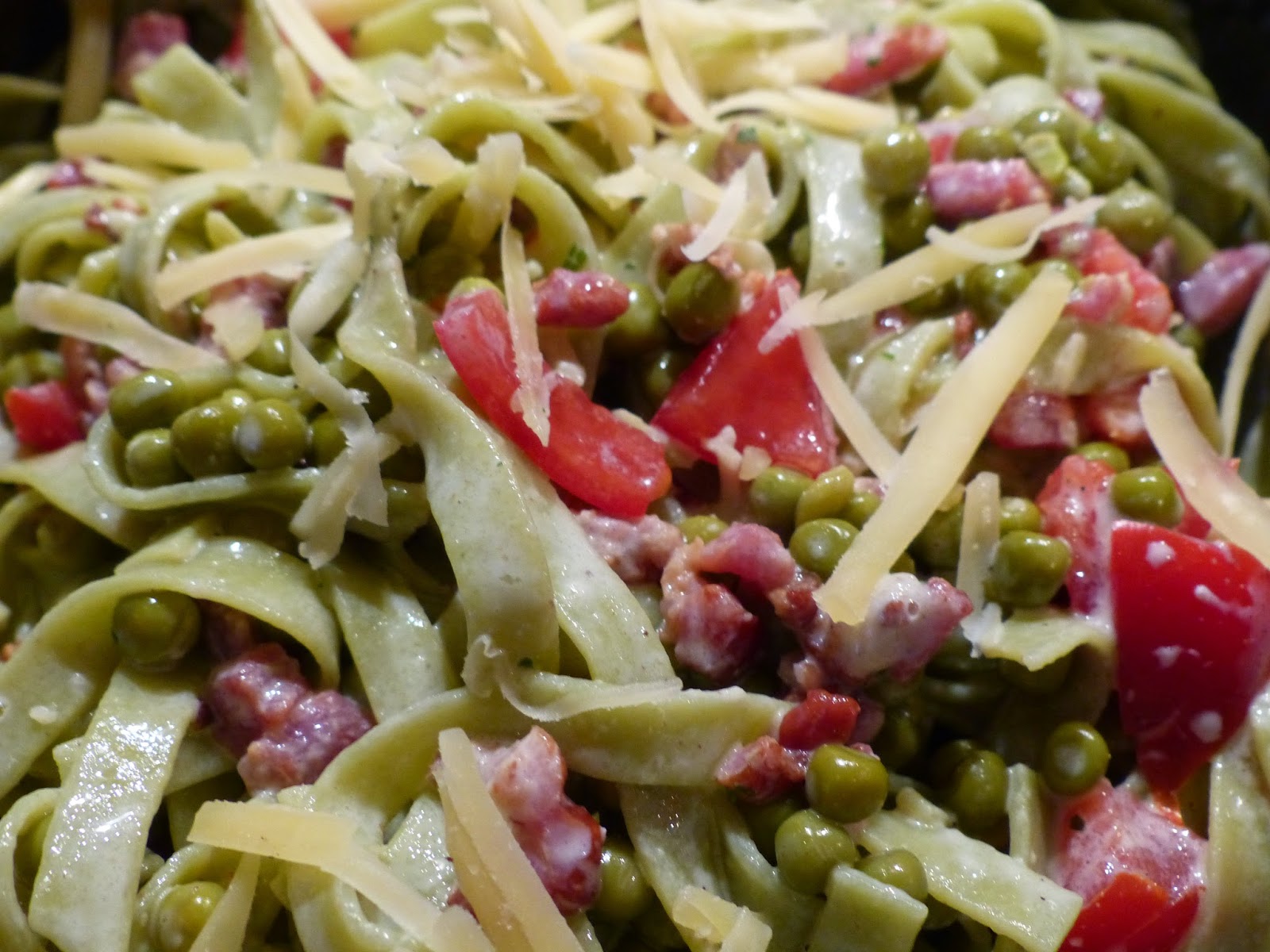Verboten gut ⚠: Tagliatelle all´novo verdi in Käsesahnesauce mit ...