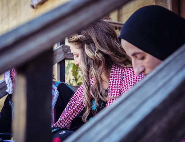 Queen Rania visited the oldest Arabic sweet shop in the heart of Al Salt and panoramic views and important mosques and churches in the old city