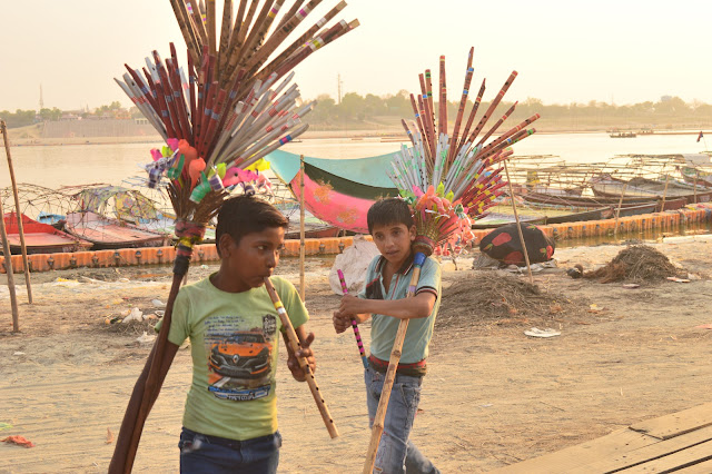 triveni, sangam, prayagraj, allahabad,children, flutes