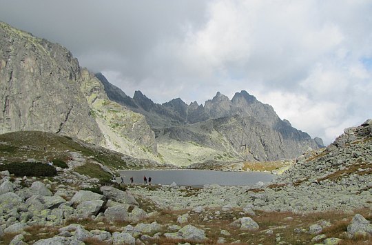 Wyżni Harnaski Staw (słow. Starolesnianske pleso, 1986 m n.p.m.)