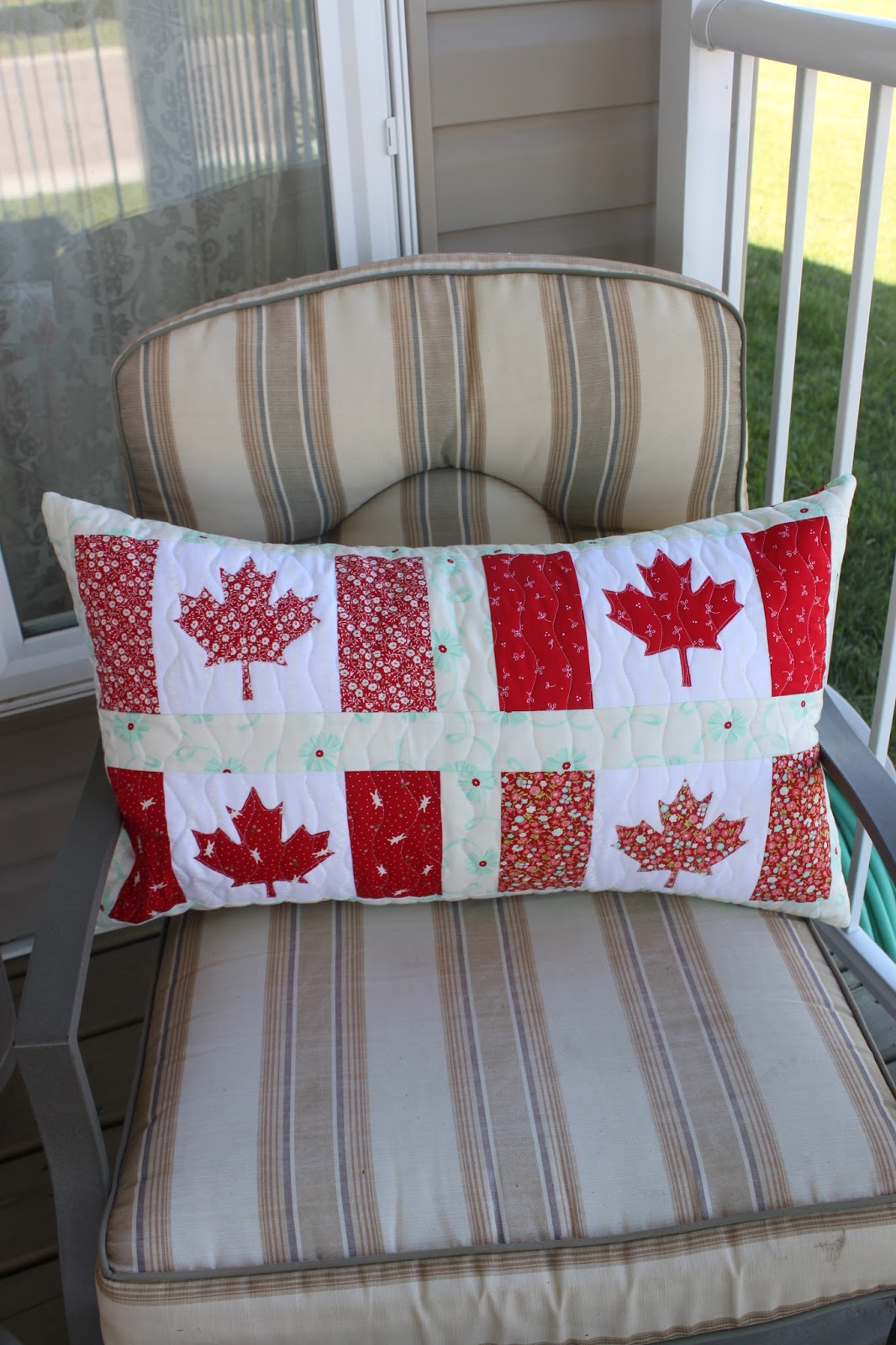 Daydreams of Quilts Canadian Flag Pillow or Table Runner Tutorial