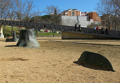 L'escultura el Submarí Soterrat als Jardins d'Hiroshima. Autor: Enrique milerenda