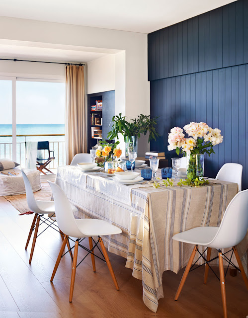 Decoração com azul marinho, casa de praia, casa confortável. Blog Achados de Decoração