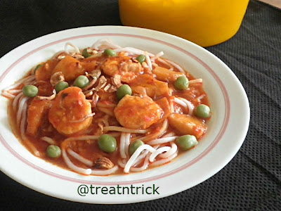 Mee Tomato (Noodles in Tomato Gravy) Recipe @ treatntrick.blogspot.com