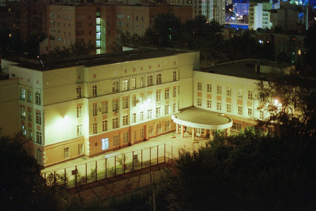 вид с крыши жилого дома на Новинском бульваре, школа № 1234