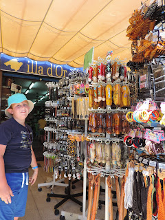 porto cristo tourist shops mallorca