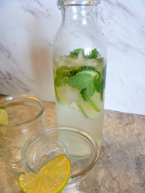 Discover the summer's best new drink! Refreshing Mint and Cucumber Sparkling Water - Slice of Southern