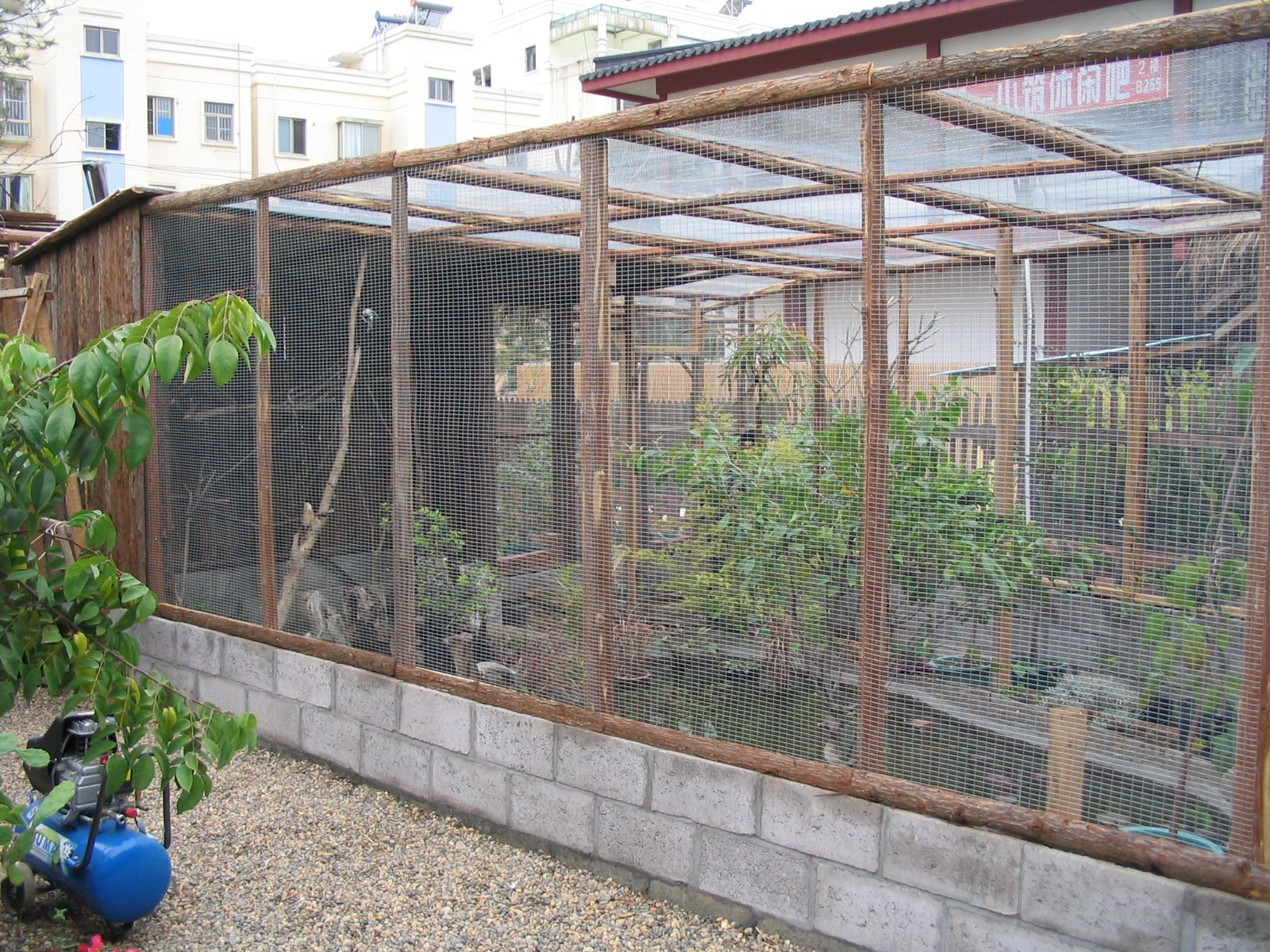 Pictures Of Small Garden Aviaries 69